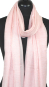 Châle en laine rose pâle