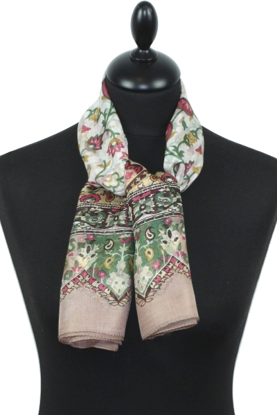 Foulard carré en soie chair