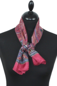 Foulard carré en soie vieux rose