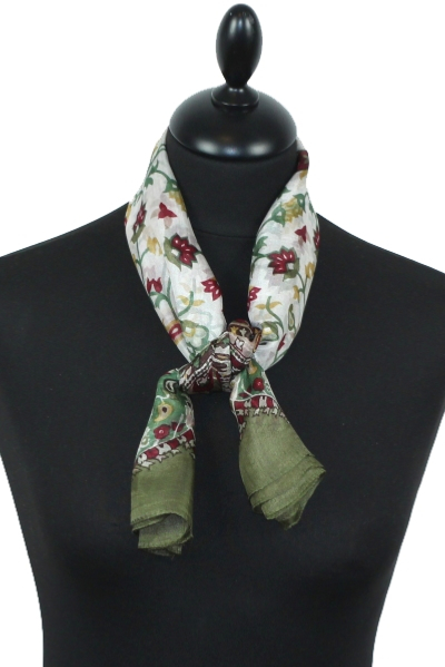 Foulard carré en soie vert kaki