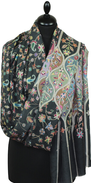 Étole Cachemire Noir Floral Brodée