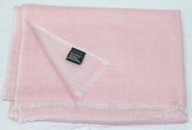 Châle en laine rose pâle