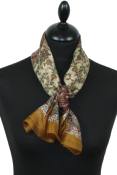 Foulard carré en soie camel