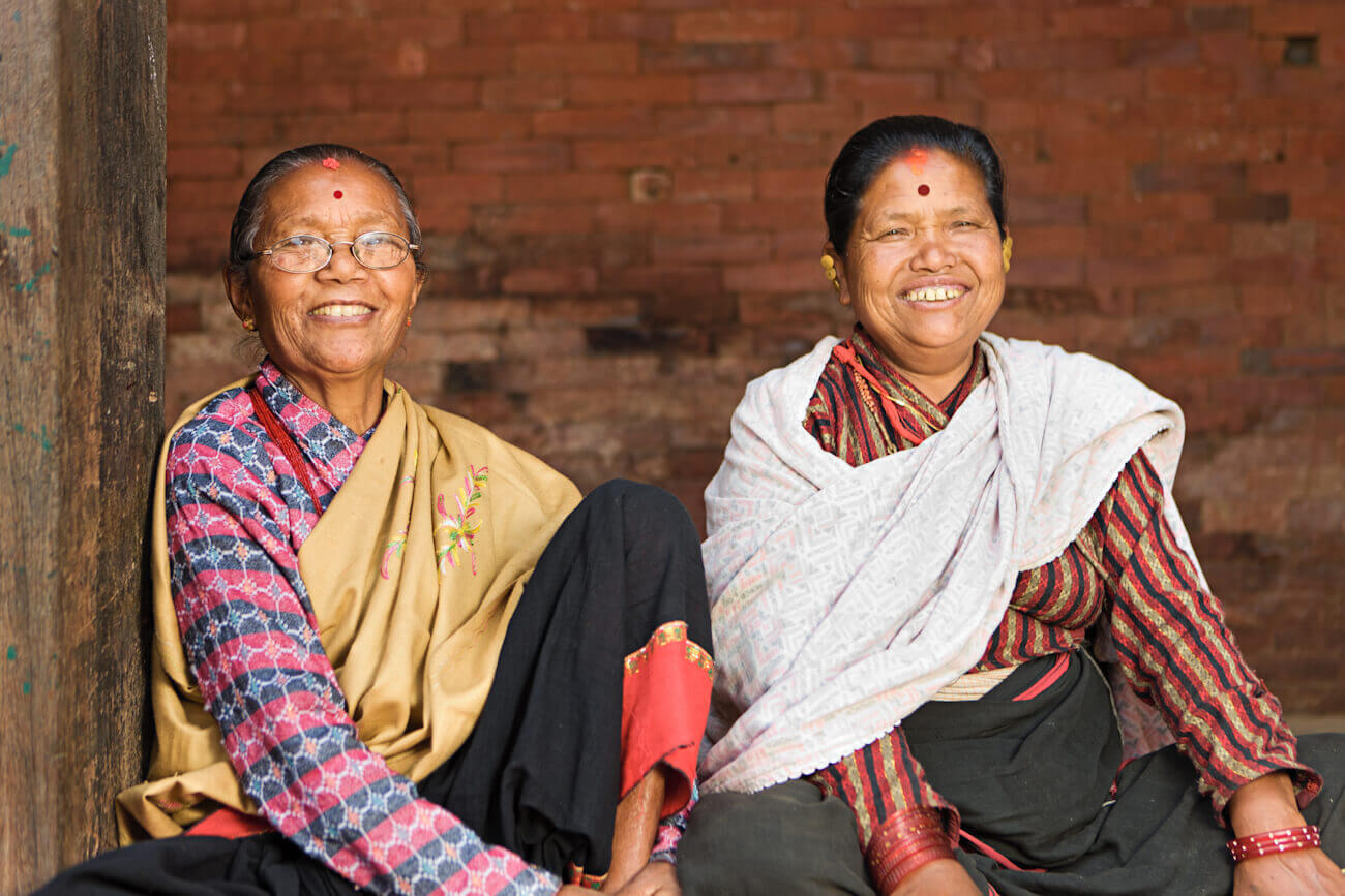 Artisanes n�palaises, savoir-faire textile pour pashmina, cachemire et soie