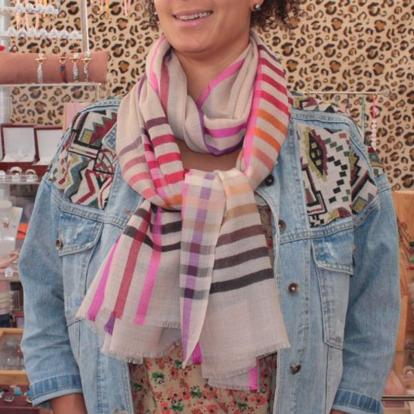 charpe en laine avec bandes en soie aux motifs rays colors