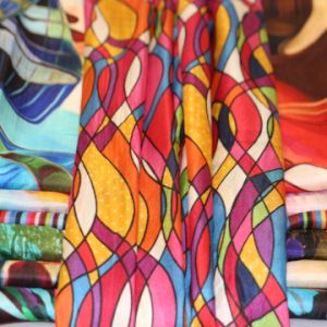 charpe en soie lgre pour femme aux motifs colors, confection artisanale