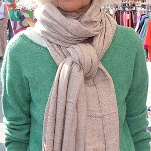 tole en laine et cachemire tisse en chevron, douce et chaude, confection artisanale