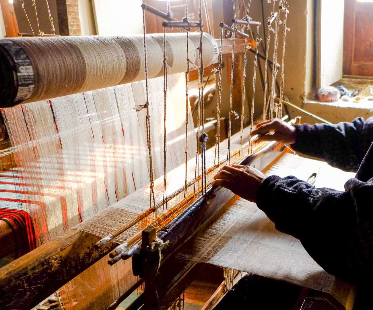 Tissage artisanal du pashmina en cachemire